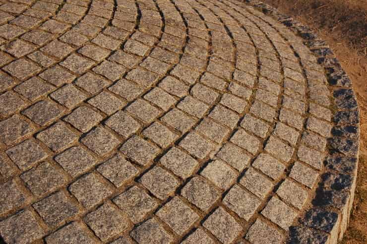 تصویر 1 از قیمت خرید سنگ‌ فرش قهوه‌ ای با فروش عمده